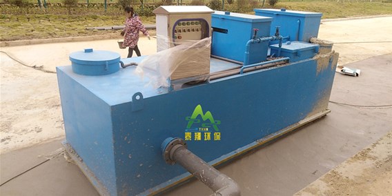 垃圾焚燒爐與污水處理設(shè)備安裝完成