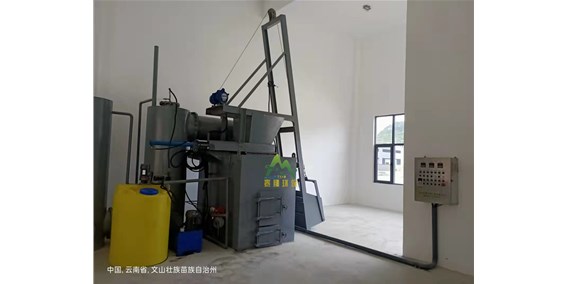 提升進(jìn)料式小型垃圾焚燒爐安裝完成