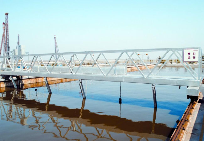 行車式吸泥機(jī)