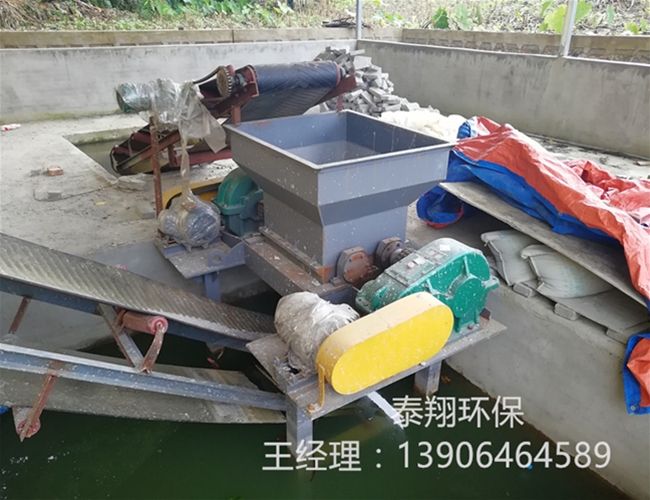 垃圾撕裂破碎機(jī)